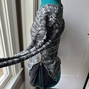 Sweater with zipper & flowy fabric design on the side, Katsumi size small/medium